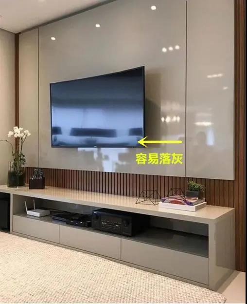 新一代電視墻應(yīng)該這樣裝,打個(gè)柜子裝電視,邊角不留縫越看越大氣 新一代電視墻應(yīng)該這樣裝,打個(gè)柜子裝電視,邊角不留縫越看越大氣